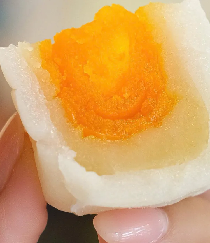 Lava trứng chảy